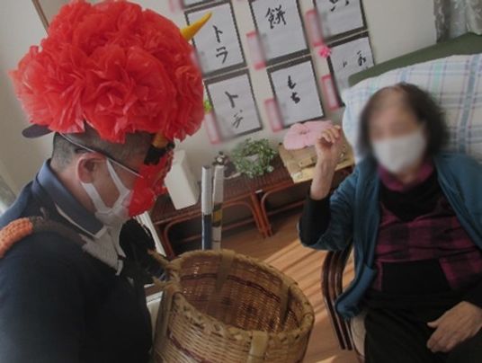 笑顔の団らんの様子