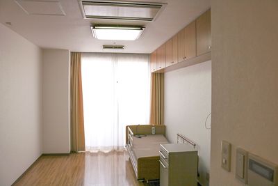 明るい一人部屋