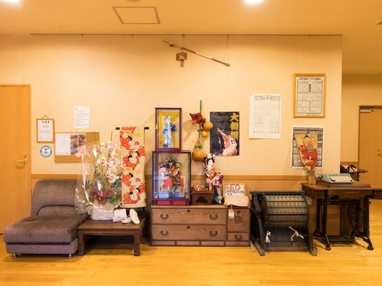 ロビーの装飾と物品