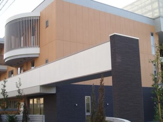 現代的な建物の外観
