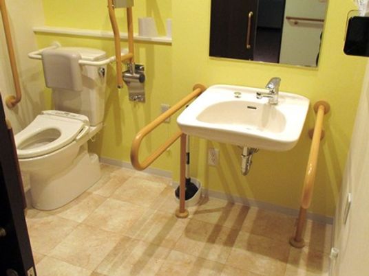 手すり付きトイレ空間
