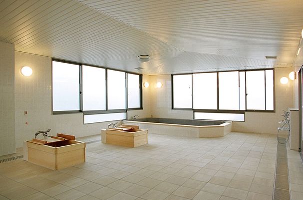 明るい浴室空間