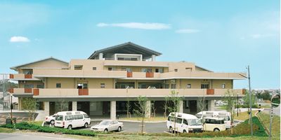 駐車場のある建物外観  