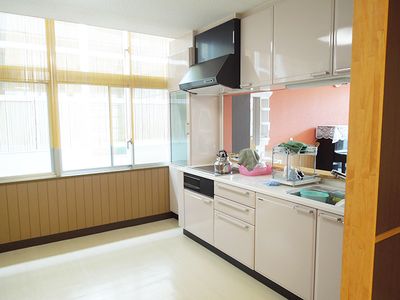明るくきれいなキッチン