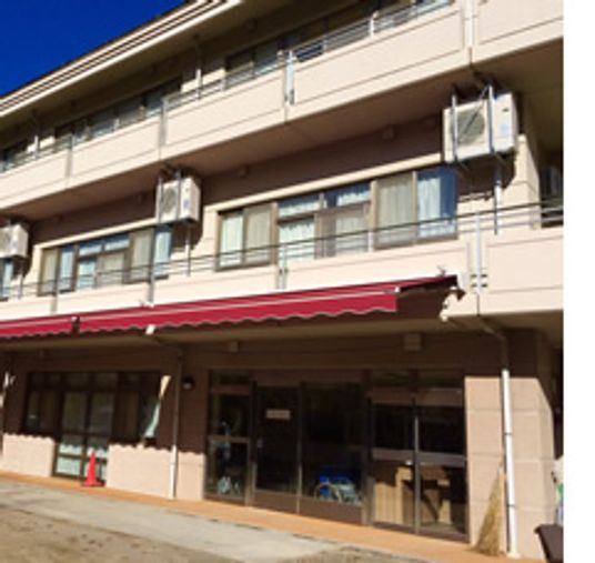 広々とした施設外観