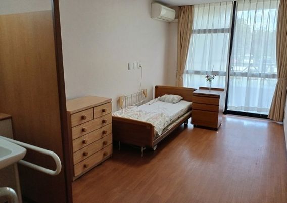 明るい個室の居室