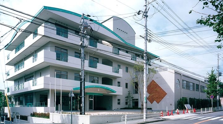 入り口のある大きな建物