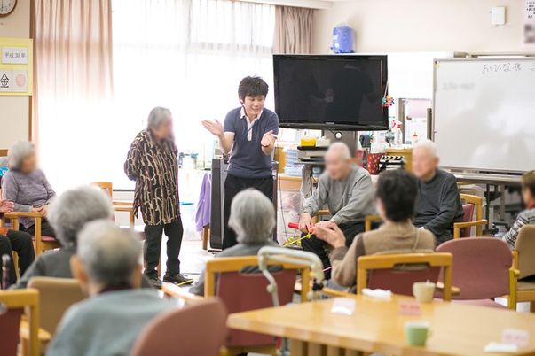 活動中の集会室