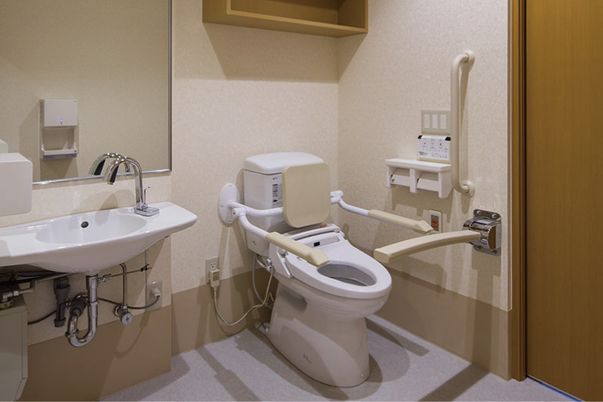 バリアフリー設計のトイレ
