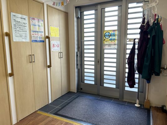 明るい出入り口エントランス