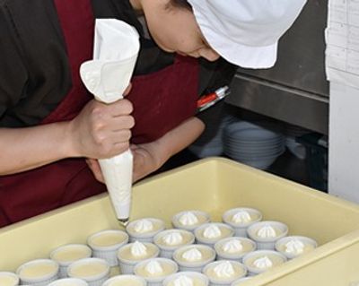 スタッフイメージ調理中