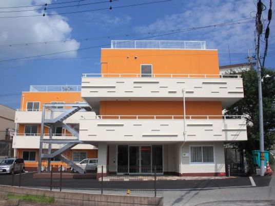 オレンジ屋上の現代建築