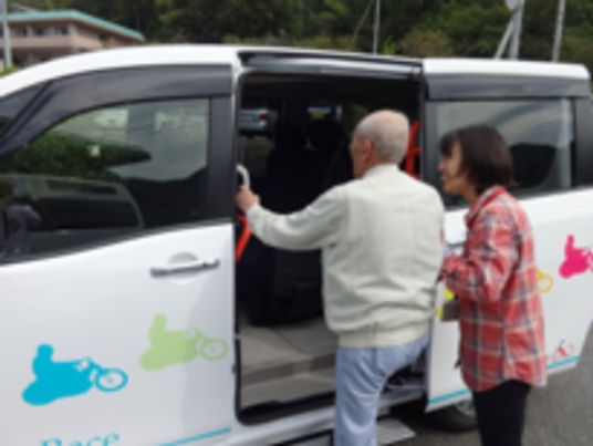 乗降中の車両