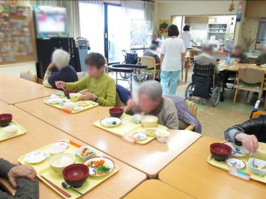 賑やかな食堂