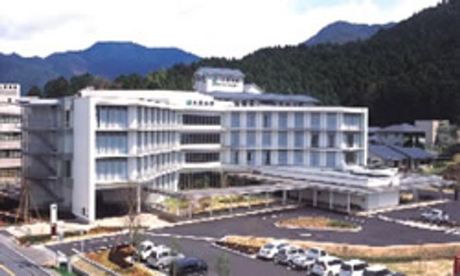 広い建物の外観