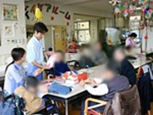 活動する様子の室内