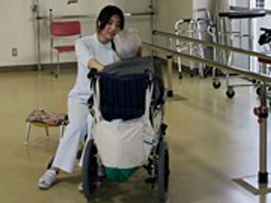 看護師と利用者の機能訓練室