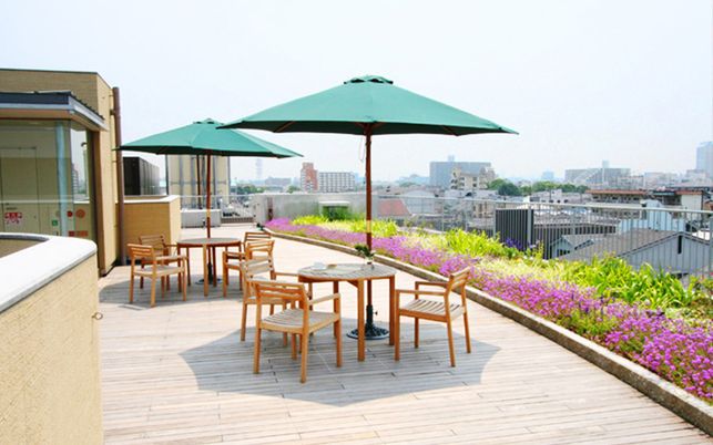 屋外のテラス