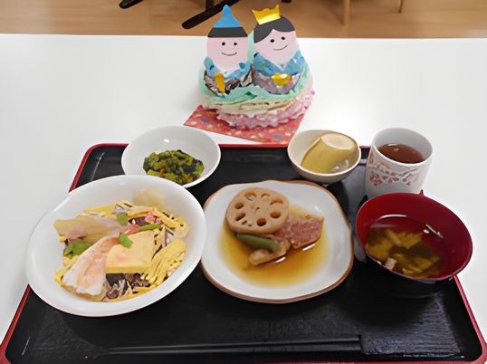 豪華な料理の食卓