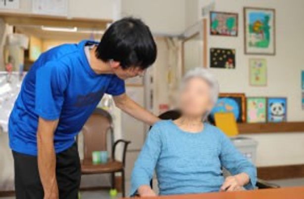 人々の交流が見られる部屋