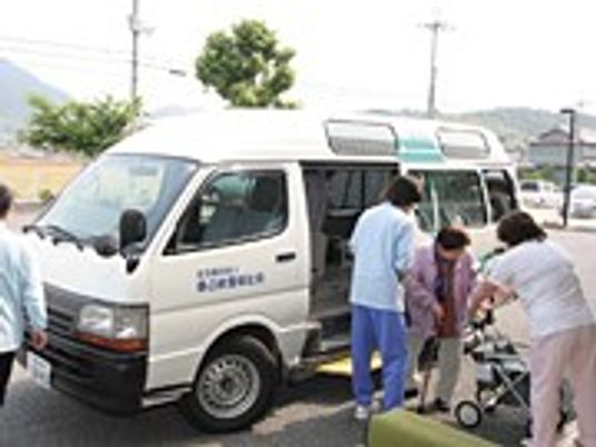 利用者支援の車両前景