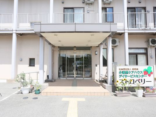 清潔感のある施設エントランス