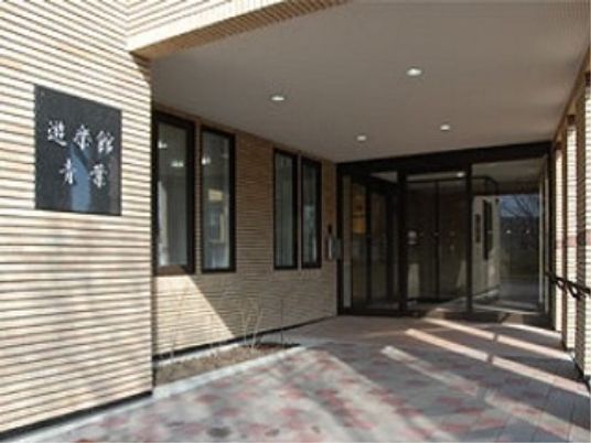 施設のエントランス