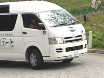 迎えの車がある玄関