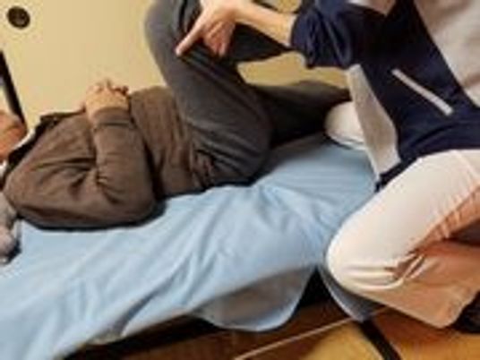 ケアの手を提供する場面