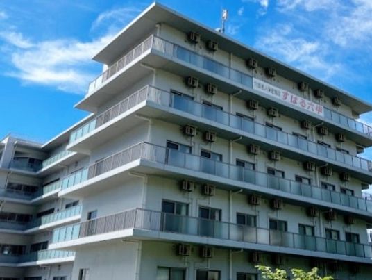 多層階建ての建物外観