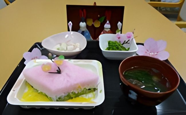彩り豊かな料理の展示