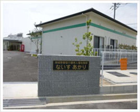 落ち着いた施設の外観