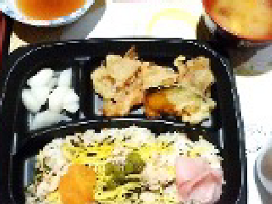 食事内容を示すお盆