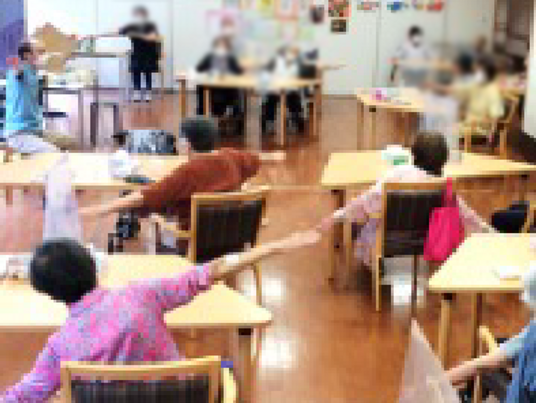 集団体操の様子の部屋