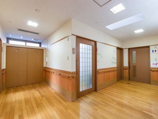 自然光が入る廊下