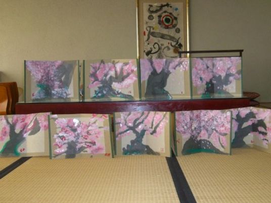 桜絵が飾られた和室