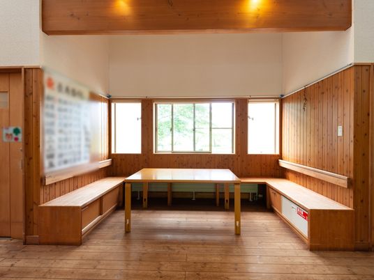 木製の居心地の良い和室
