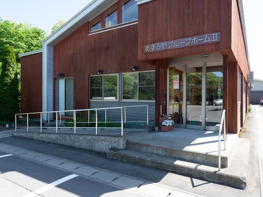 施設エントランスの外観