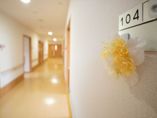 暖かみのある廊下の一角