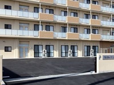 高層の建物外観