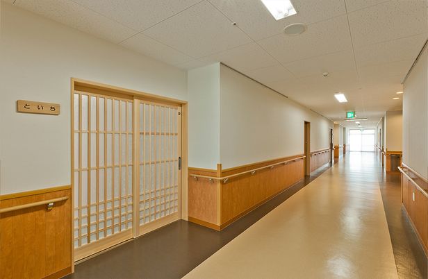 手摺付きの廊下
