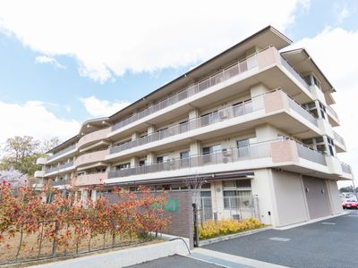 多階層のモダンな建物