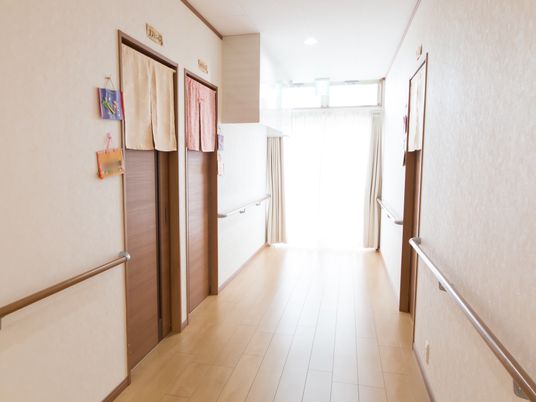 廊下の明るい空間
