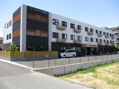 モダンな建物の外観