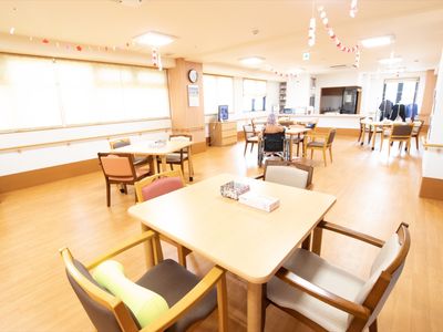 広々とした食堂空間