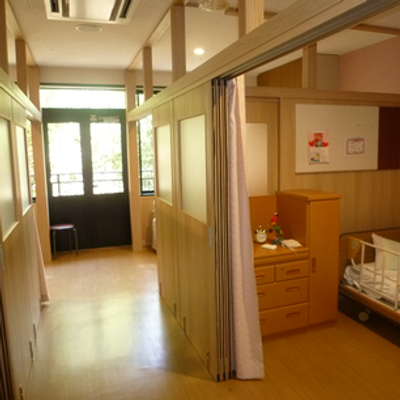 光が差し込む廊下