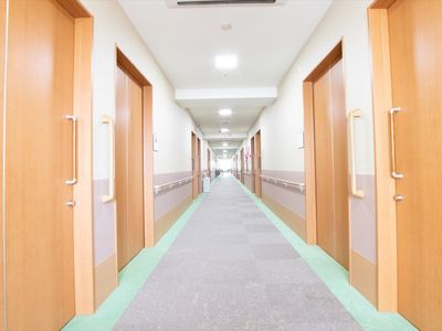 明るく清潔な廊下