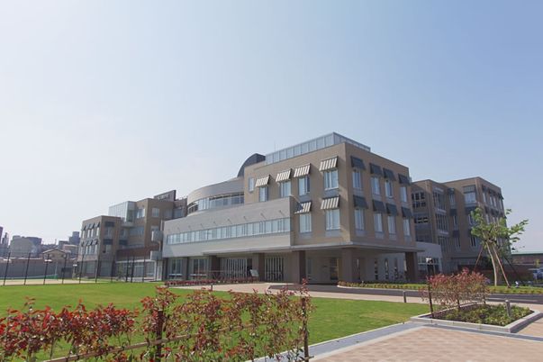開放的な建物外観