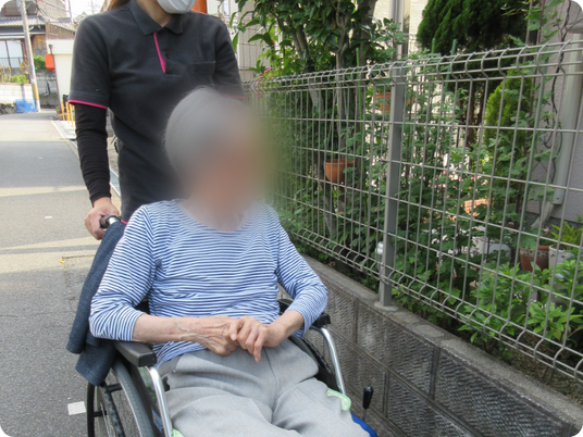 車椅子利用者の外出風景