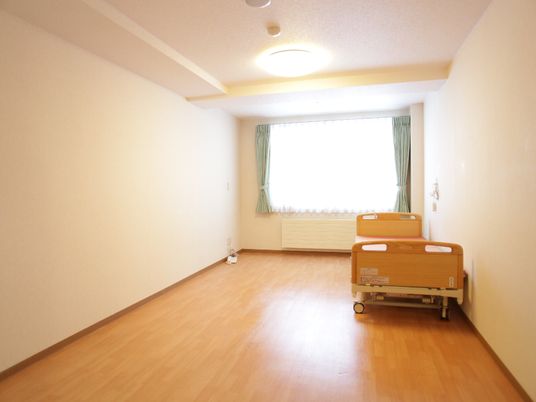 明るい居室の一角